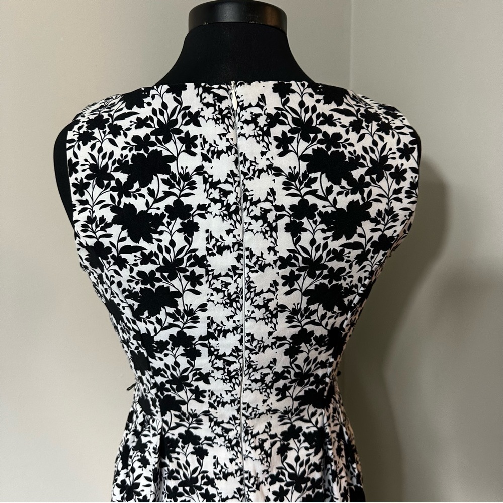 London Times Floral Print Fit & Flare Dress in Size 12P - Picture 5 of 6